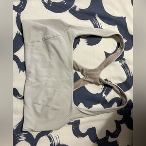 White lululemon sports bra